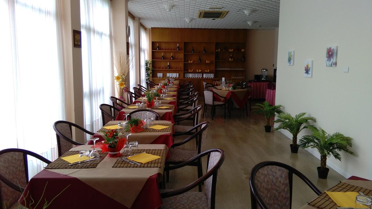 Hotel Glenn Римини Екстериор снимка