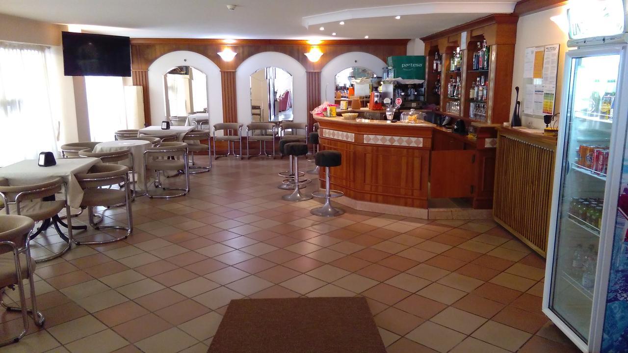 Hotel Glenn Римини Екстериор снимка