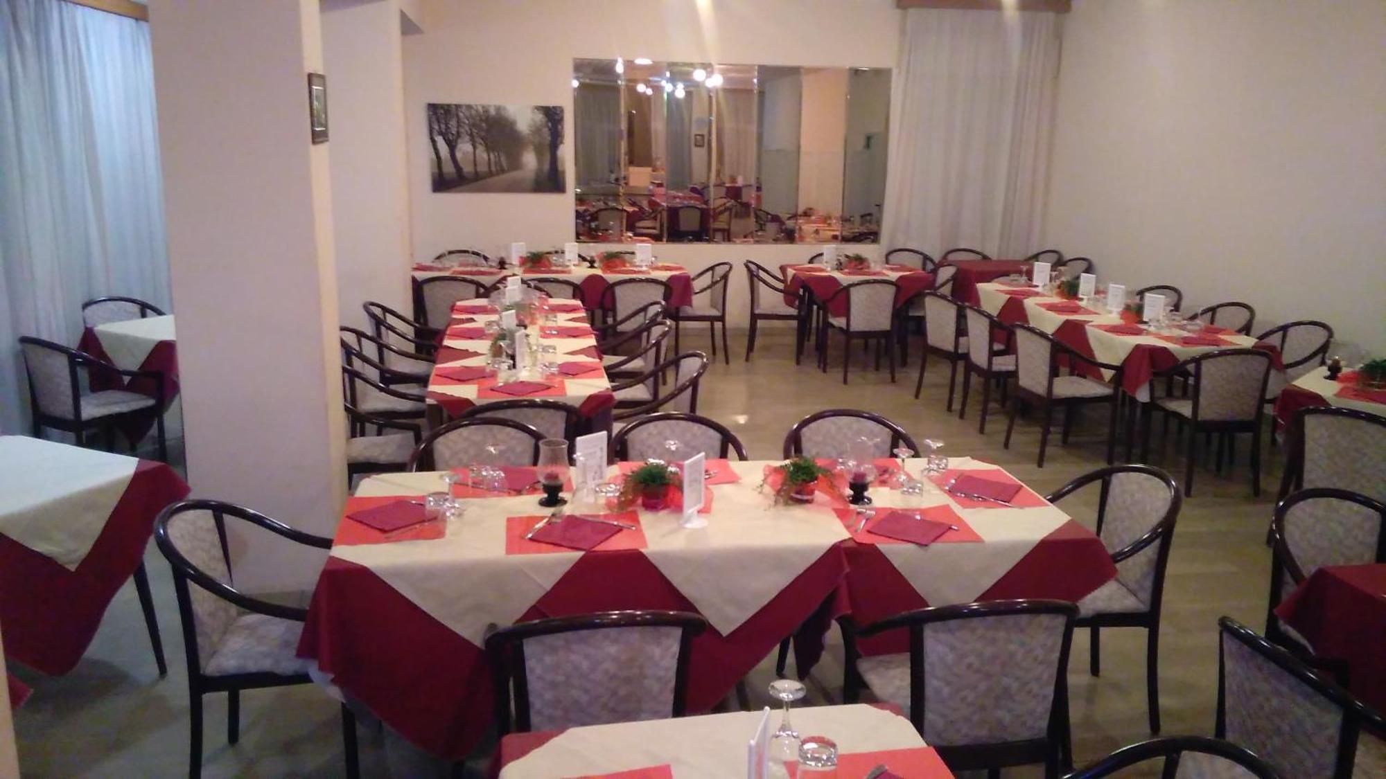 Hotel Glenn Римини Екстериор снимка