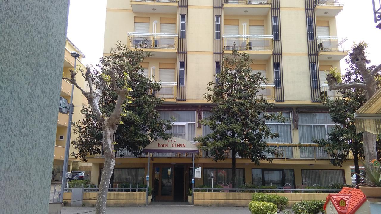 Hotel Glenn Римини Екстериор снимка