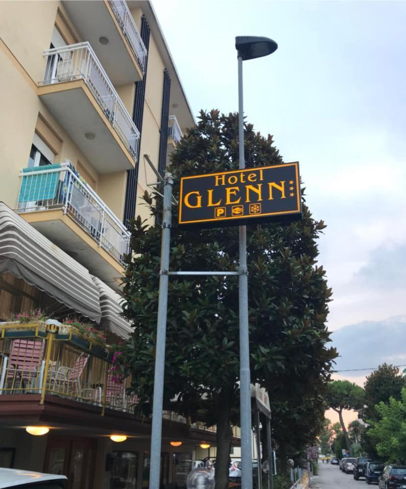 Hotel Glenn Римини Екстериор снимка