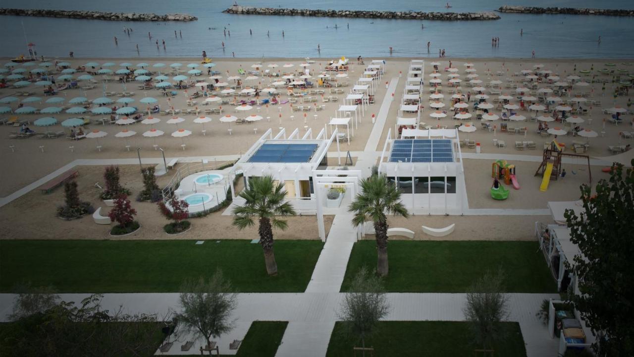 Hotel Glenn Римини Екстериор снимка