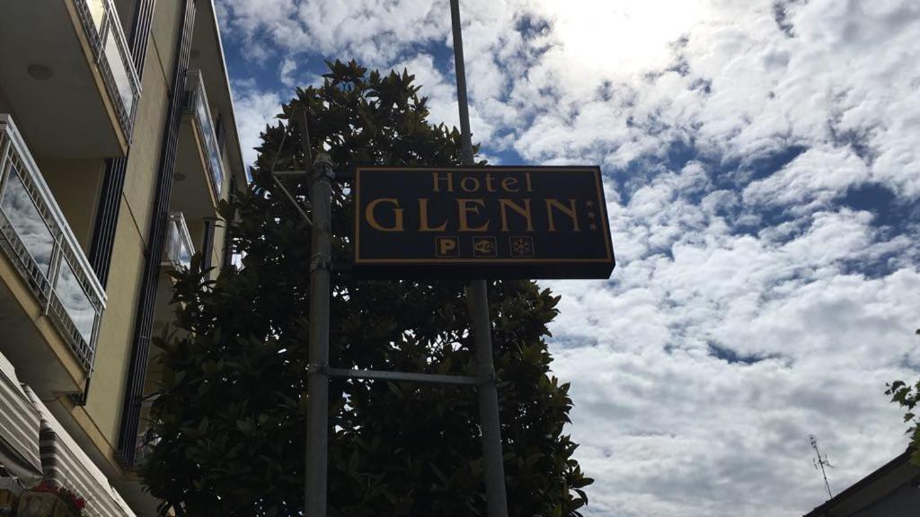 Hotel Glenn Римини Екстериор снимка