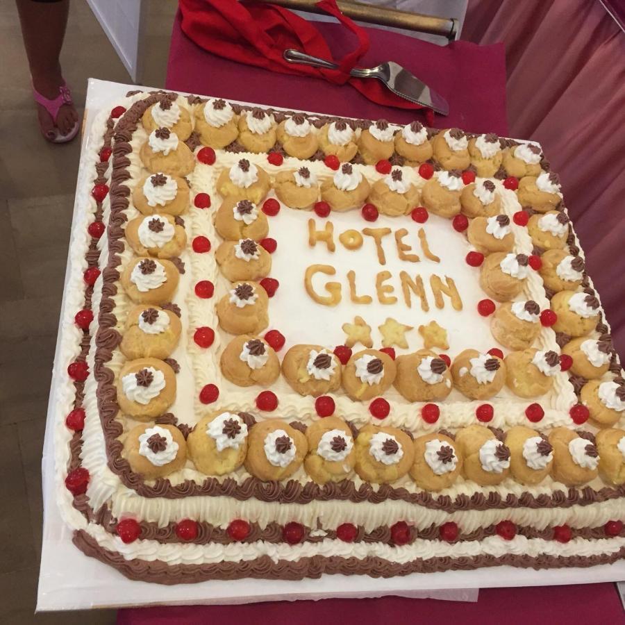 Hotel Glenn Римини Екстериор снимка